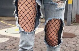 Travesta Barbuta aspirante passiva per persone singoli/e, coppie.